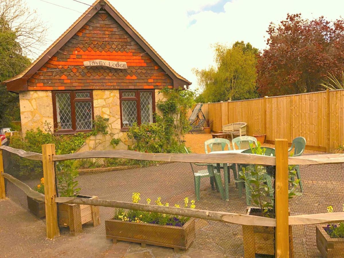 Tovey Lodge Hassocks エクステリア 写真