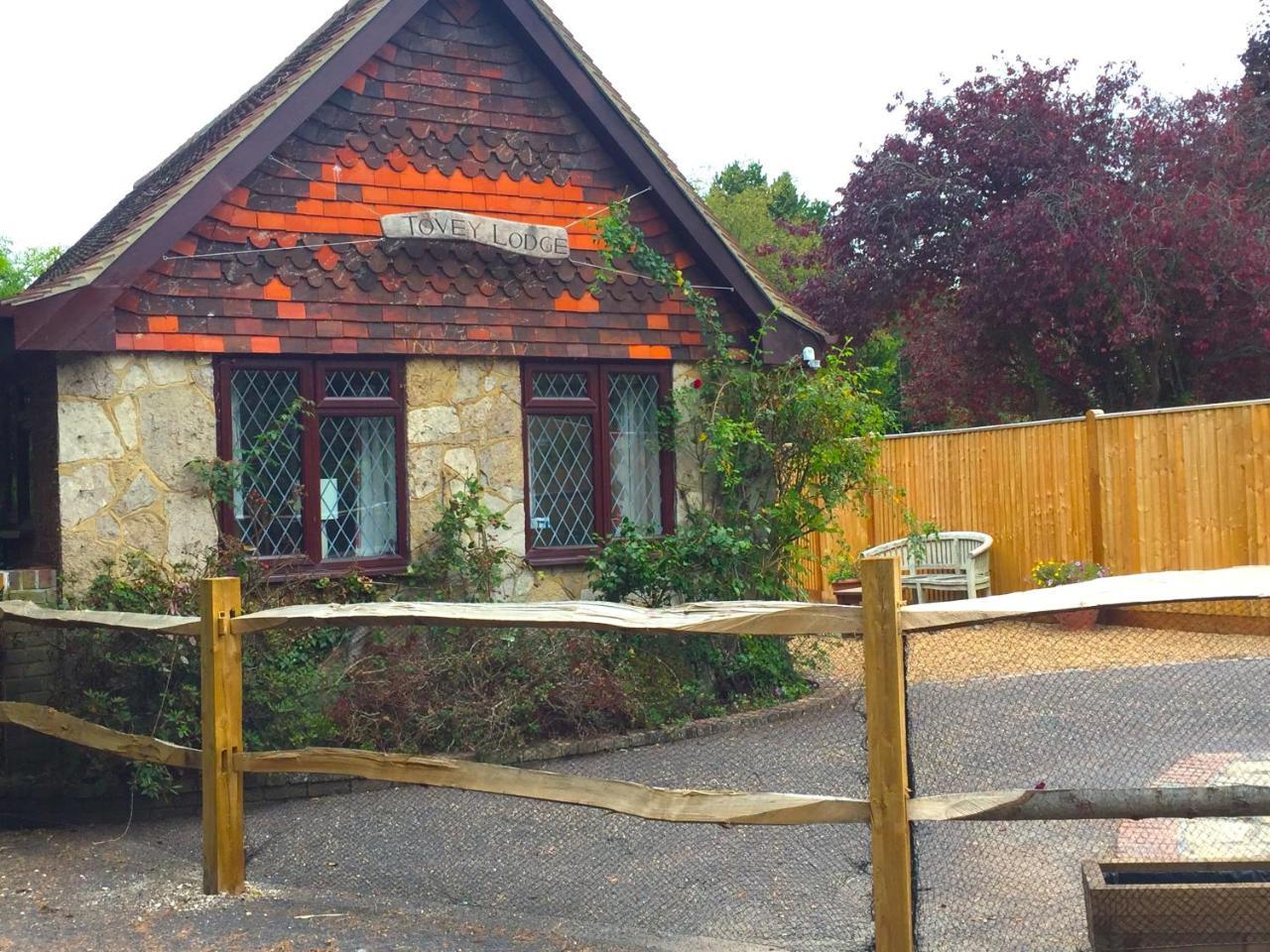 Tovey Lodge Hassocks エクステリア 写真